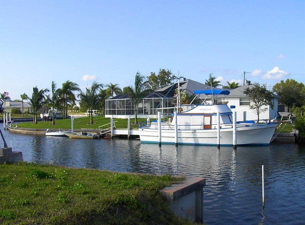 Tropical Paradise Bed & Breakfast Hotel Port Charlotte Exterior photo