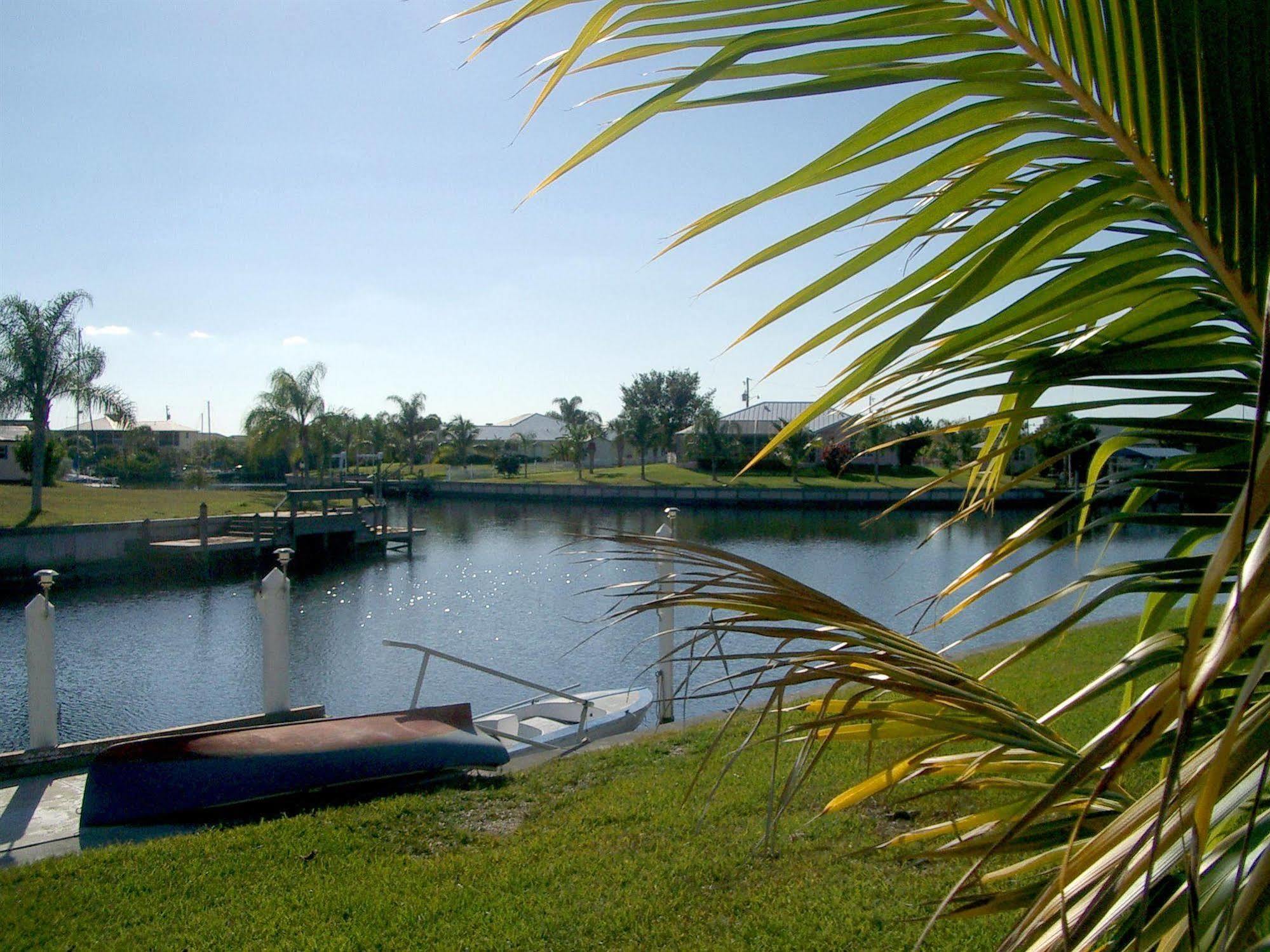 Tropical Paradise Bed & Breakfast Hotel Port Charlotte Exterior photo